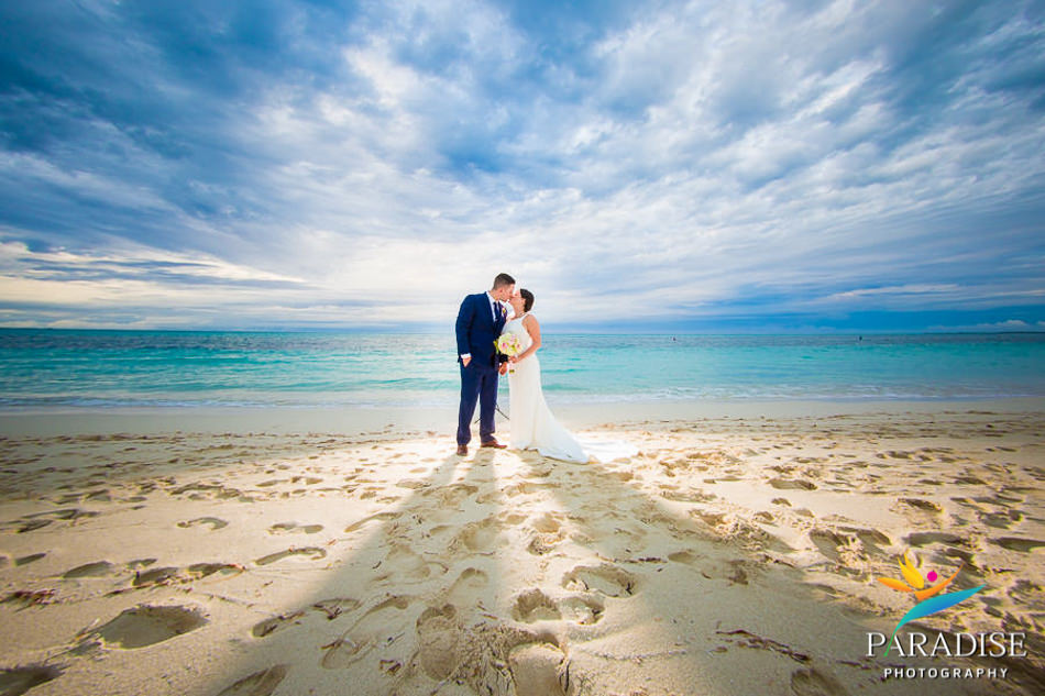 grace-bay-beach-destination-wedding-photos