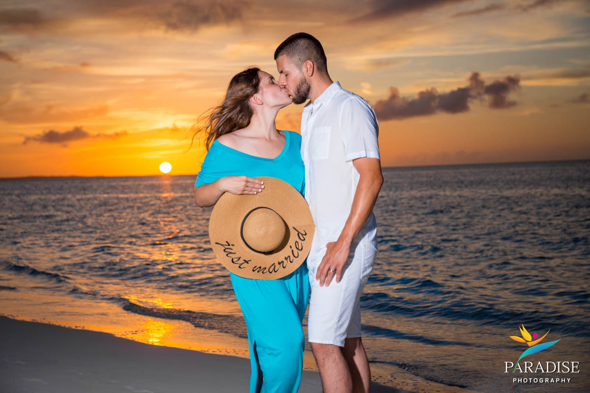 honeymoon couple sunset kiss on the beach