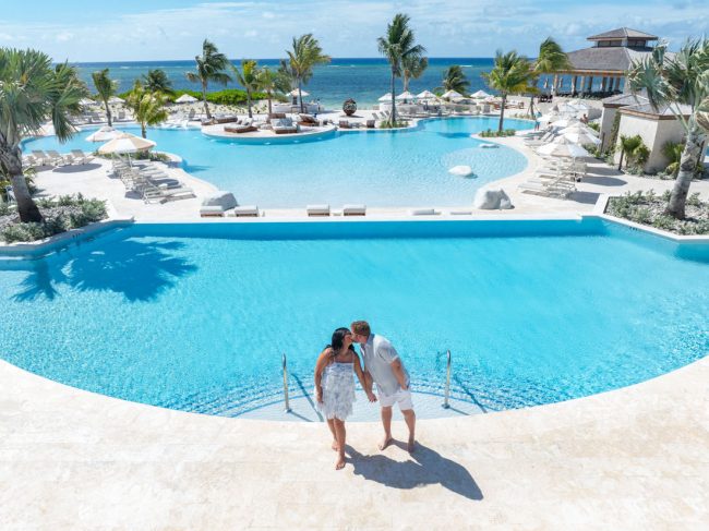 engagement-kiss-salterra-pool Couple kissing beside the luxurious pool at Salterra Resort in South Caicos