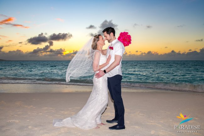 romantic-sunset-portrait-julie-ben-turks-caicos-01 Julie and Ben pose together on the beach during sunset, capturing a romantic moment at The Palms in Turks & Caicos