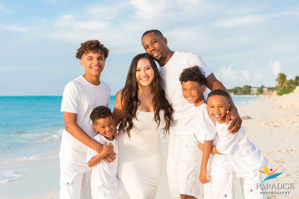 large-family-secluded-beach Large family on beach posing in turks and caicos