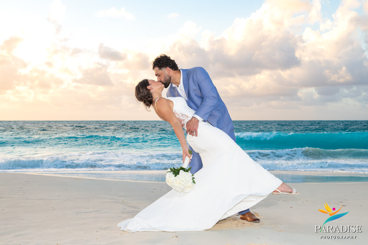 kiss dip bride and groom